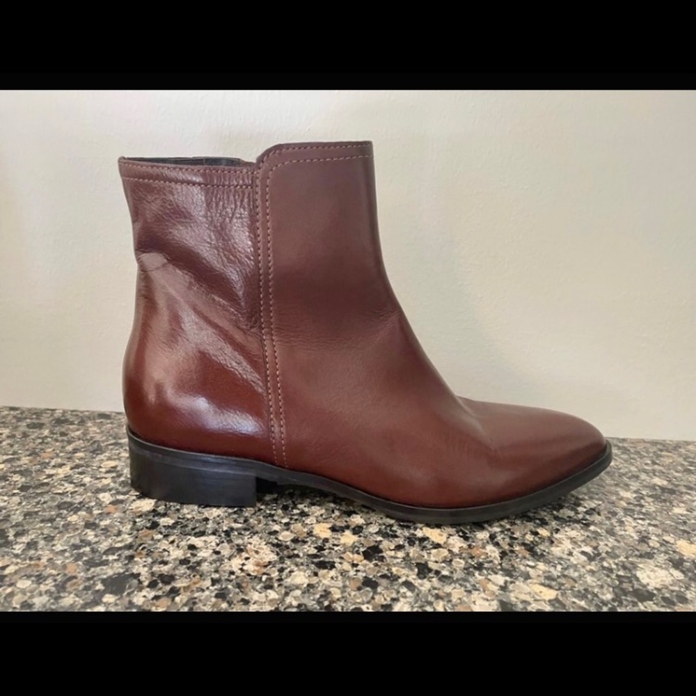 Pointed/almond toe leather booties